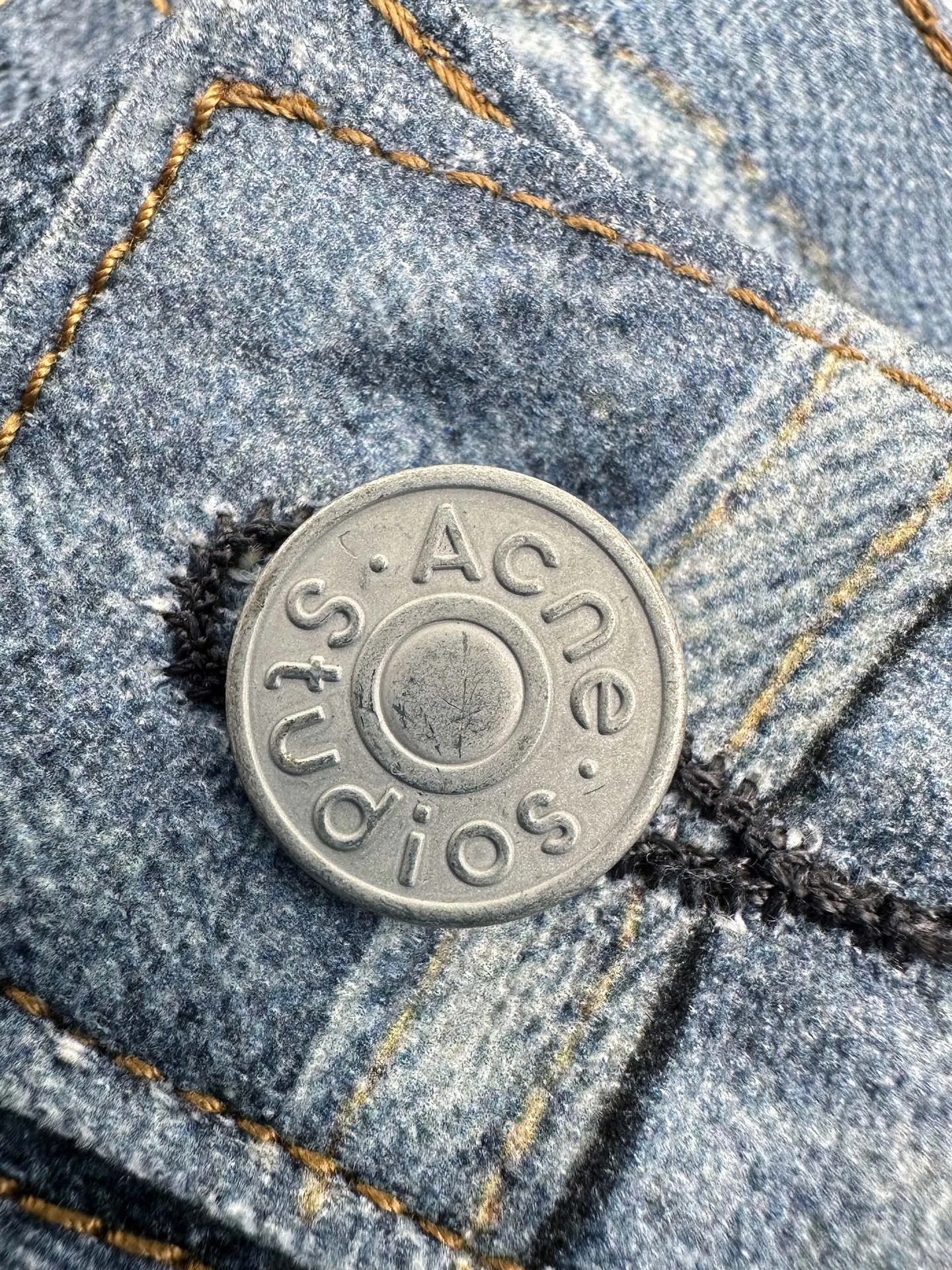 。 Acne Studios ， ， 。 Retro ， ， 。 Acne ， ， ； ， 。 1 ， ， Acne ， 、 。 2. ， ， 。 3. ， ， ， ， ， 、 。 ： 1:1 Acne 1:1 Acne 1:1 Acne ： Size： XS S M ： FF